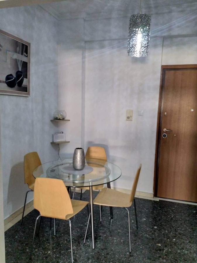 A Convenient Apartment In The Heart Of Athens Luaran gambar